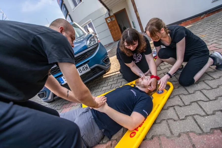Jak zrobić kurs ratownika medycznego i uniknąć najczęstszych błędów