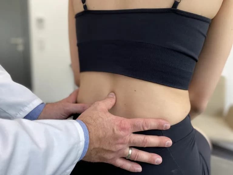 Bóle pleców jaki lekarz: Kiedy warto udać się do specjalisty?