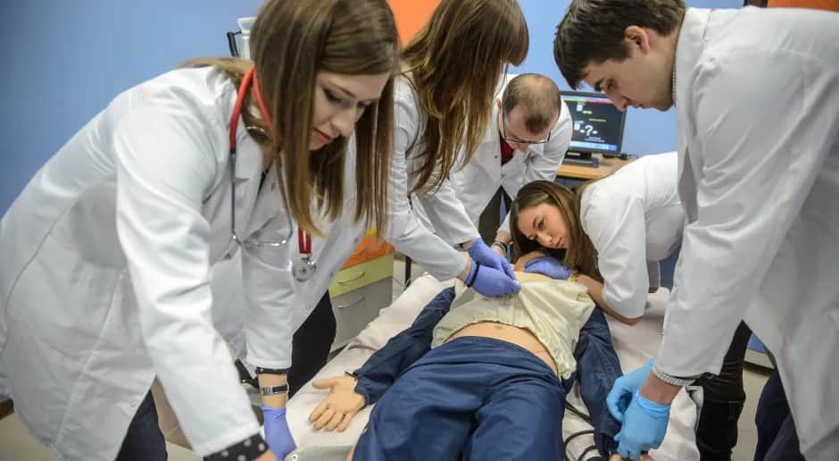 Ile kosztują studia medyczne? Sprawdź ceny w polskich uczelniach